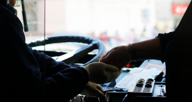 Choferes de micro de Osorno confirman alza en tarifas de pasaje: Gobierno asegura consecuencias