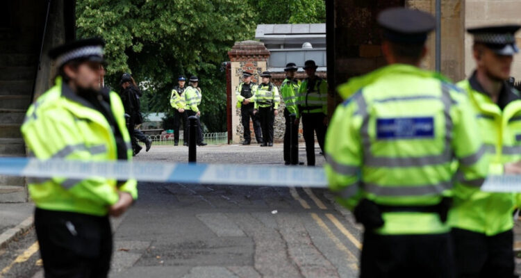 Conmoción en UK informe revela que policía británica desnudó a más de 600 menores en revisiones