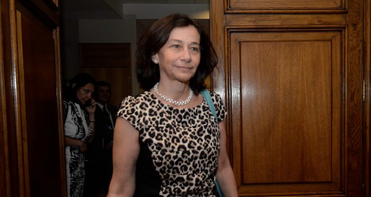 Pdta de Banco Central por déficit de cuenta corriente: Economía chilena debe dejar excesos de gastos