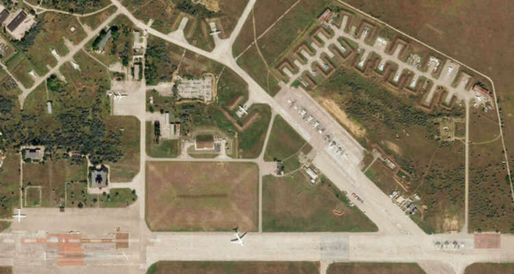 Imágenes satelitales de la base de Saki, cerca de Novofedorivka, costa oeste de Crimea.