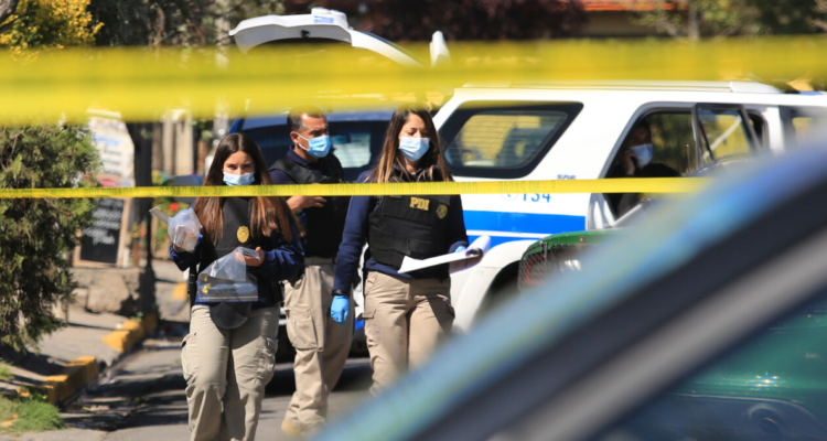 PDI investiga portonazo.