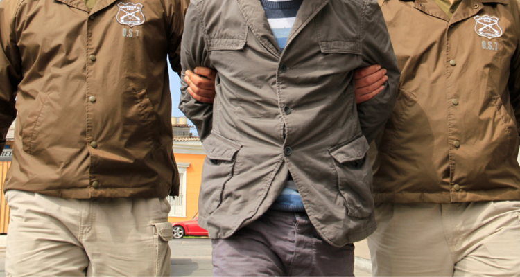 Detienen a hombre y mujer que portaban cocaína, éxtasis y marihuana en auto con destino a Perquenco