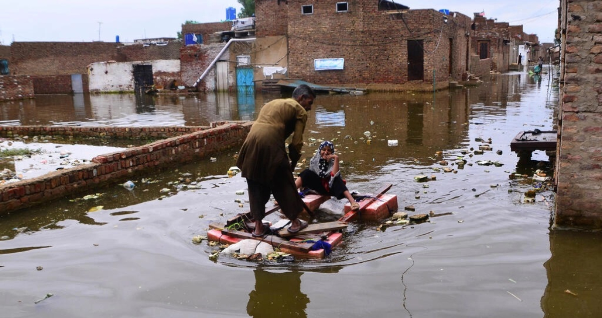 Devastadoras lluvias monzónicas acumulan más de 800 personas muertas en Pakistán