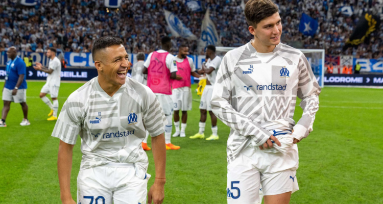 Alexis Sánchez fue elogiado en su primera titularidad con el Marsella.