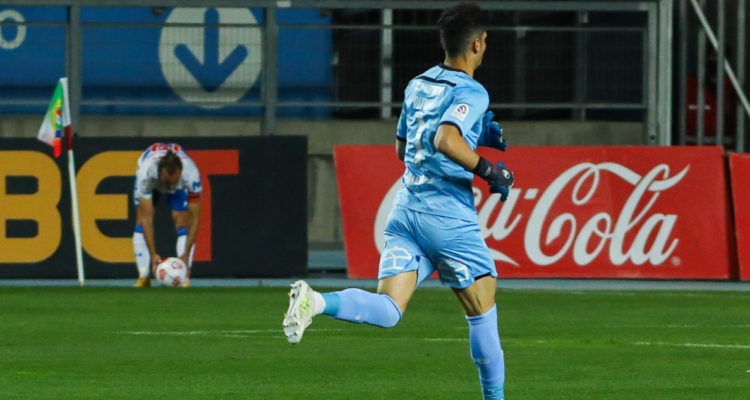 Matías Dituro quedo prácticamente en ropa interior en la despedida de La UC a San Carlos de Apoquindo.