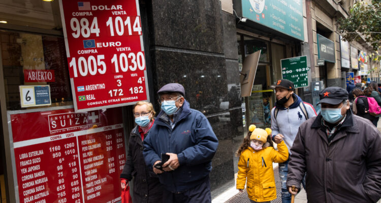 Dólar mostró alzas por sobre los %15 en la jornada pese a mejores señales de la Fed sobre las tasas