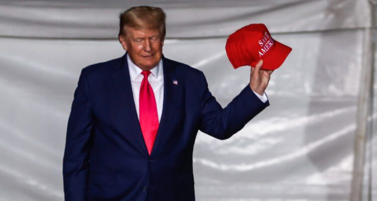 Donald Trump exige ser restituido como presidente de EEUU o convocar nuevas elecciones