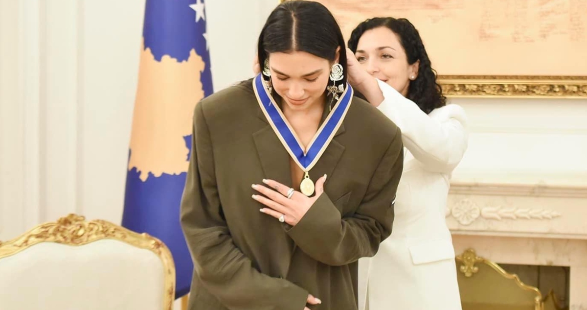Dua Lipa es nombrada Embajadora de Honor de Kosovo: “Es una inspiración para las niñas del mundo”