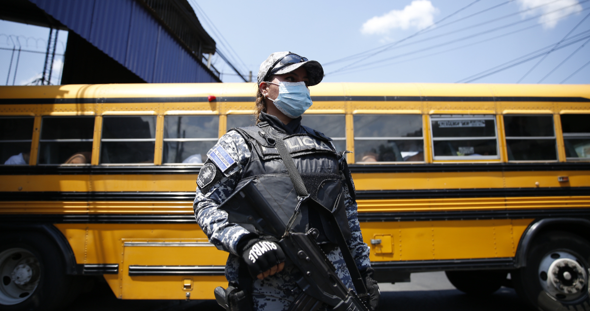 El Salvador informe revela la muerte de casi 60 detenidos bajo el régimen de excepción de Bukele