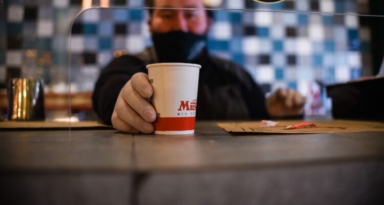 El desempleo en Chile volvió a caer en los últimos 12 meses y en trimestre mayo-julio llegó a 7,9%