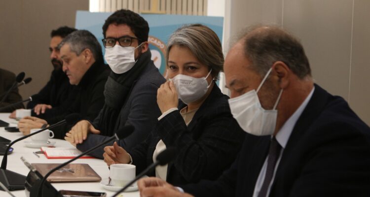 Sin la CUT: Empresarios y gremios sindicales entregan a Gobierno sus consensos para reducir jornadas