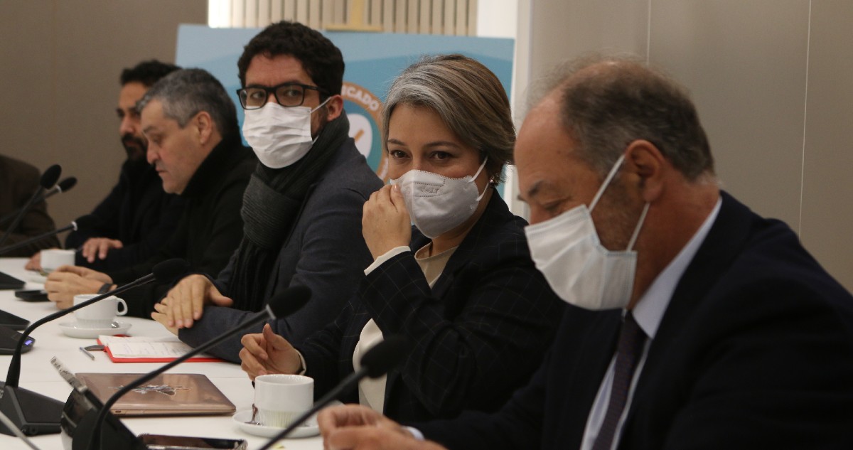 Sin la CUT: Empresarios y gremios sindicales entregan a Gobierno sus consensos para reducir jornadas