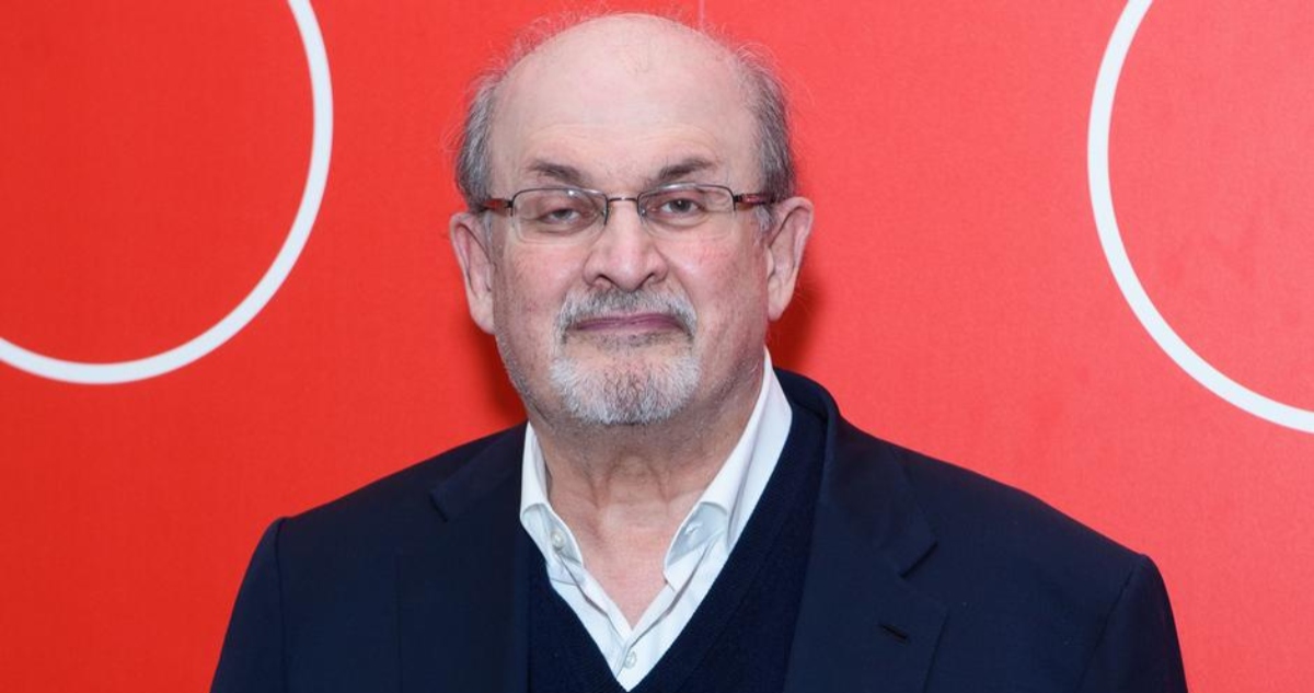 Escritor Salman Rushdie es atacado con arma blanca durante presentación en Nueva York