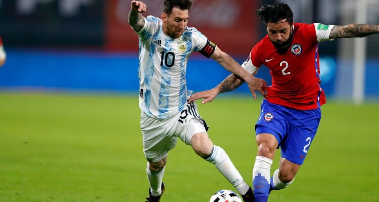 Eugenio Mena muy cerca de la UC