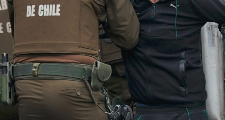 extranjero amenaza a carabinero