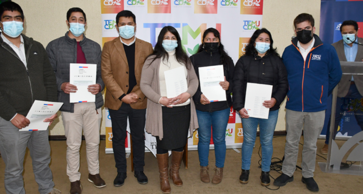 Familias mapuche de Temuco reciben derecho real de uso de terrenos para optar a beneficios estatales