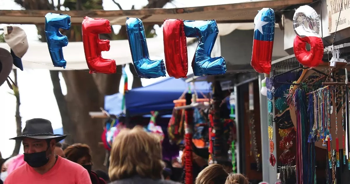 Expertos llaman a completar vacunación de refuerzo para Fiestas Patrias: “Hay que cuidarse”