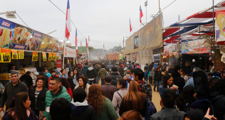 Celebraciones de Fiestas Patrias preocupan a expertos ante posible peak de contagios por covid-19