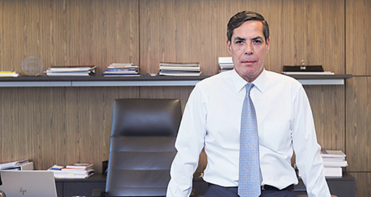Gerente general de ENAP, Julio Aranis, presenta su renuncia.