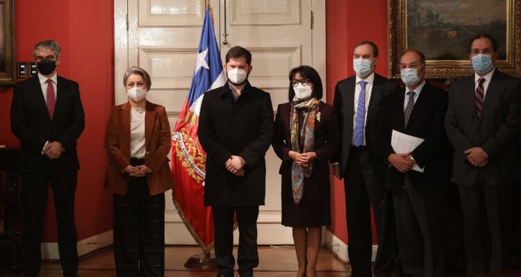 Gobierno anuncia mesa de trabajo con los empresarios para potenciar la inversión y productividad