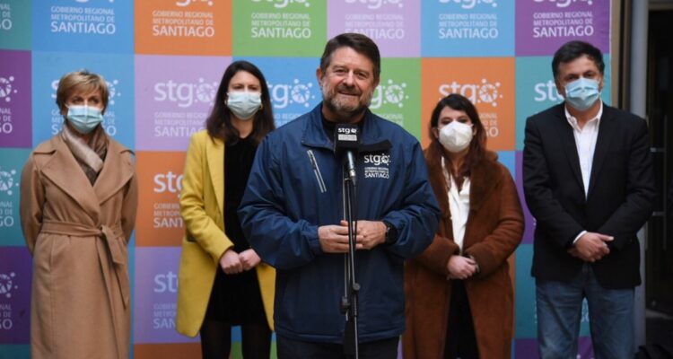 Gobierno RM anuncia estudio para realizar un perfil del comerciante ilegal en Santiago