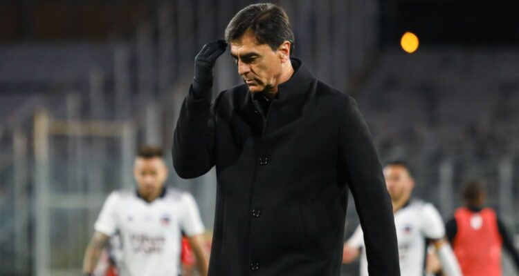 Luciano Arriagada se irá de Colo Colo tras la ‘cortada’ de Gustavo Quinteros.