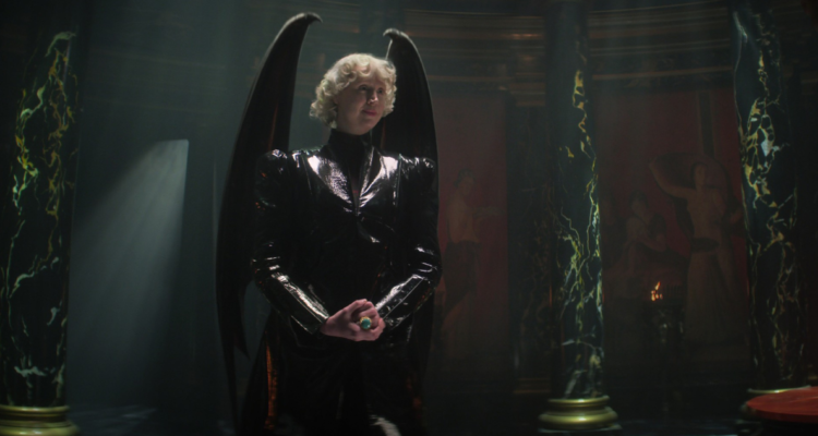 Gwendoline Christie como Lucifer en The Sandman