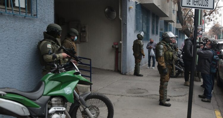 Hombre árapetado en Santiago