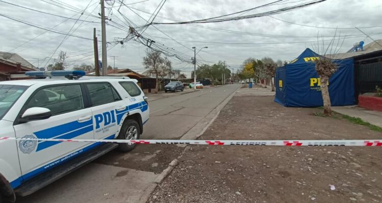 Investigan homicidio en Peñaflor: hombre muere apuñalado en plena vía pública