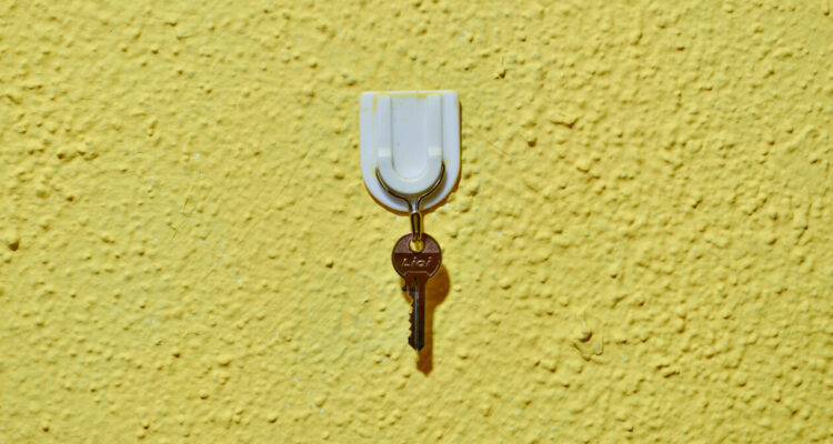 Formalizan a sujeto que montó un hostal en vivienda que perdió en un remate en Punta Arenas