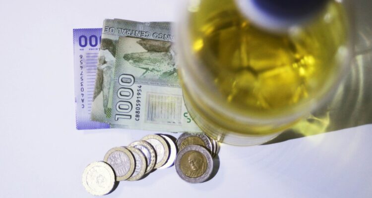 El poder adquisitivo de los chilenos cae por noveno mes consecutivo a causa de la inflación