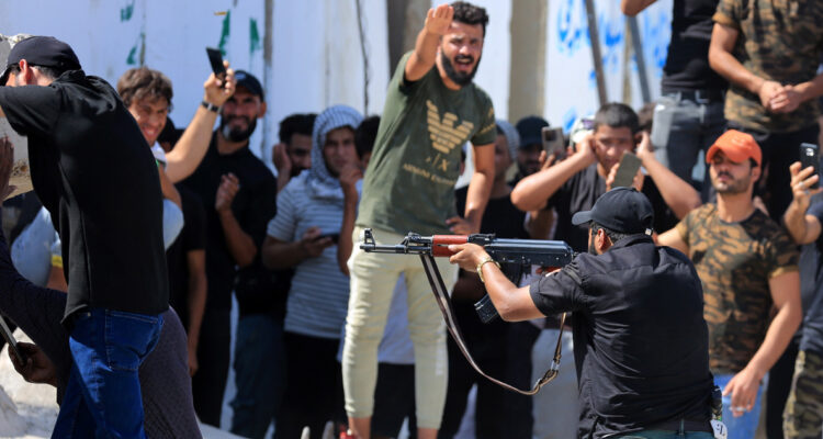 Enfrentamientos entre milicianos chiitas y fuerzas gubernamentales en Bagdad.