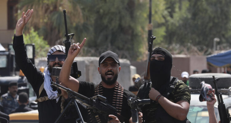 Milicianos chiíes en las calles de Irak.