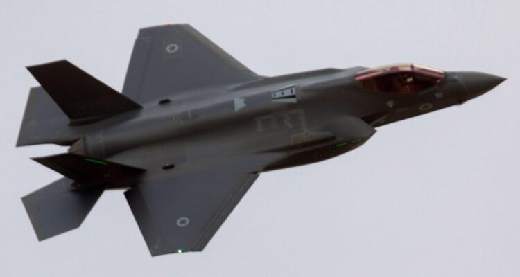 Israel bombardea la capital de Siria tras atacar el aeropuerto internacional de Alepo