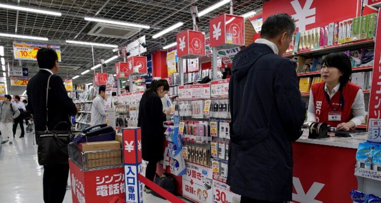 En Japón se enfrentan a un IPC de 2,4% interanual, el más alto en casi 8 años