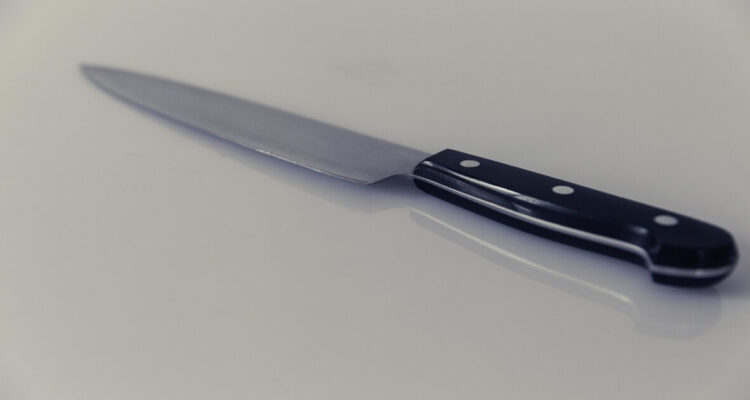 Joven apuñala 7 veces a padrastro en Punta Arenas