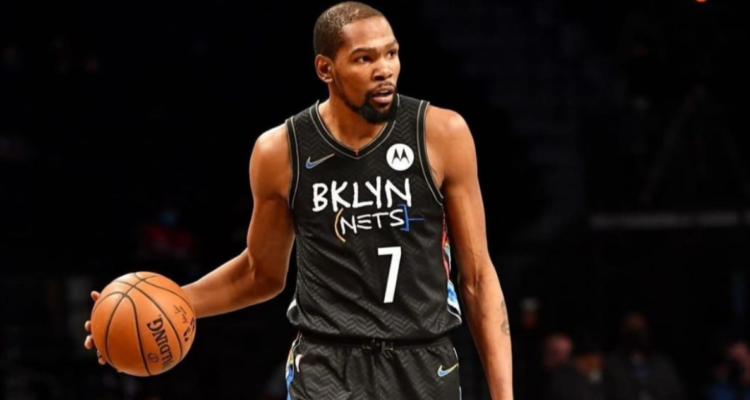 Kevin Durant solicita la salida de dos personajes de los NETS para su continuidad.
