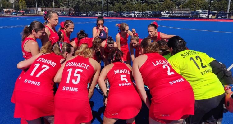 Las Diablas +40 tuvieron positivo debut en Mundial