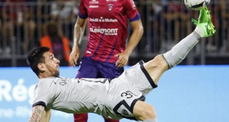 Lionel Messi anotó de chilena en triunfo sobre Clermont.