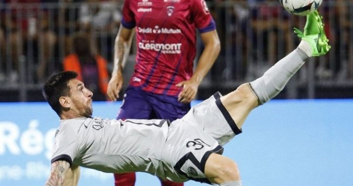 Lionel Messi anotó de chilena en triunfo sobre Clermont.
