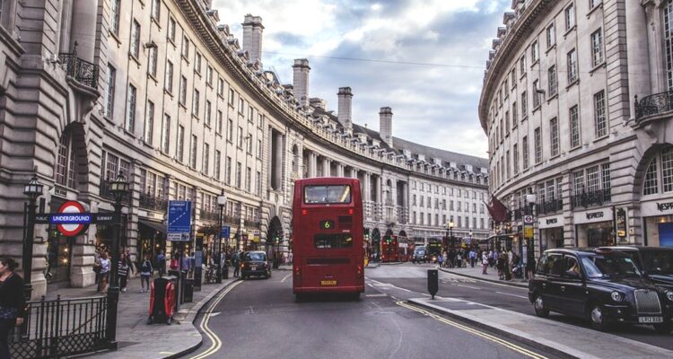 La inflación en Reino Unido llegó a su nivel más alto de los últimos 40 años