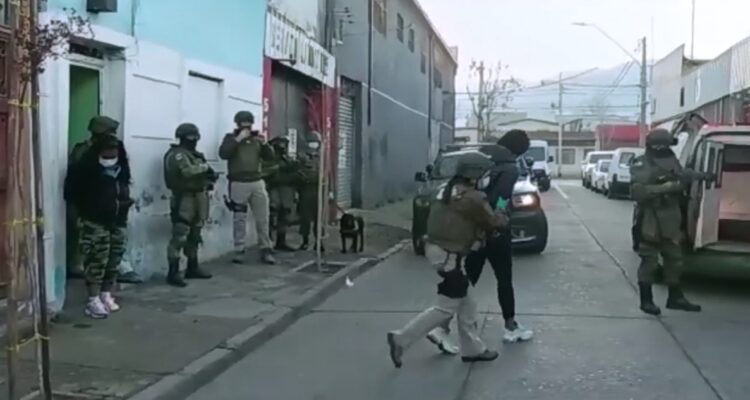 Detienen a “Los Catalanes” por tráfico de drogas en el sector del Persa Bío Bío