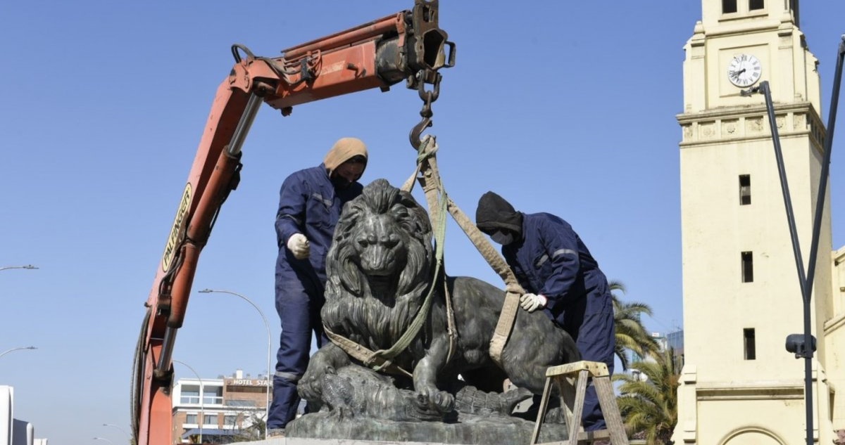 Históricas esculturas de Los Leones regresan a Providencia tras su  restauración | Nacional | BioBioChile