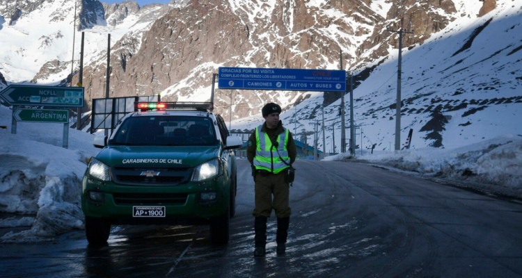 Más de 800 chilenos están en Mendoza sin poder ingresar al país por cierre del Paso Libertadores.