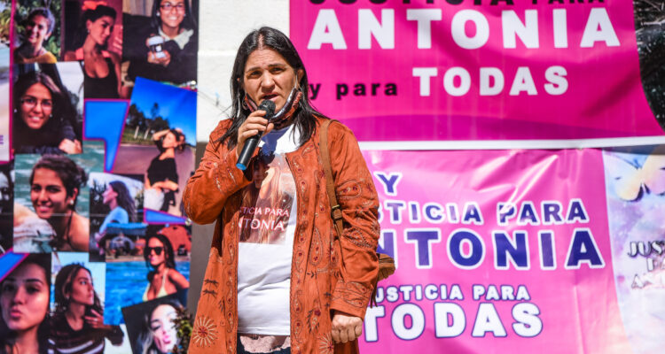 Madre de Antonia Barra querella contra padre de Pradenas