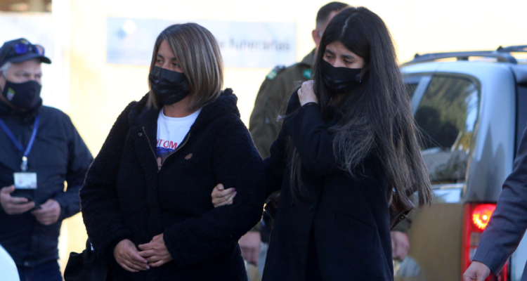 Formalizan a madre, tía y abuela materna de Tomás Bravo por agresiones y amenazas a abuela paterna.