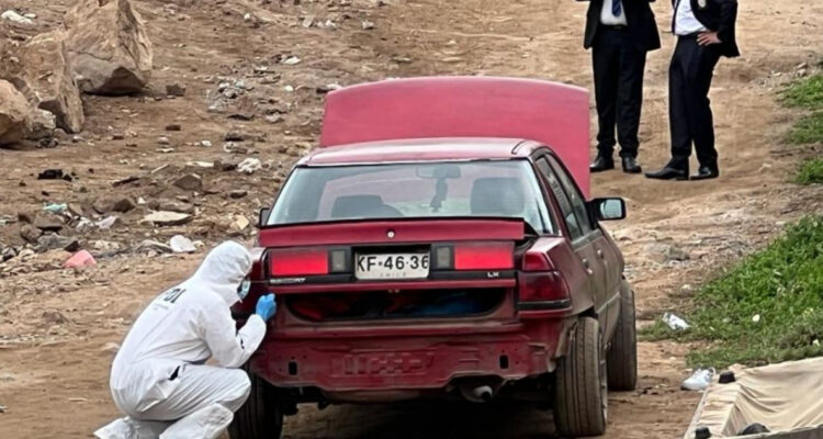 Encuentran un cuerpo al interior del maletero de un auto en una toma de Coquimbo