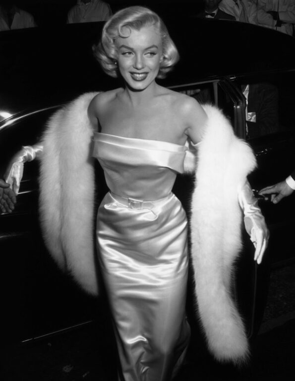 Marilyn Monroe asiste a un club 