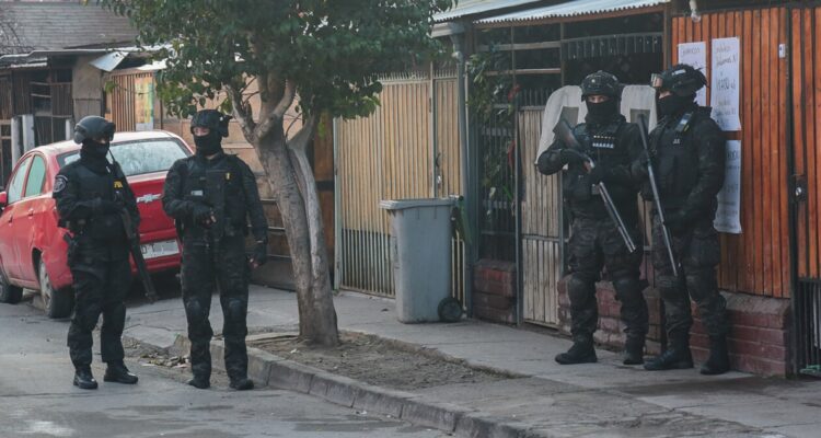 27 detenidos deja masivo operativo PDI por drogas y armas en Maipú y otras dos comunas de la RM