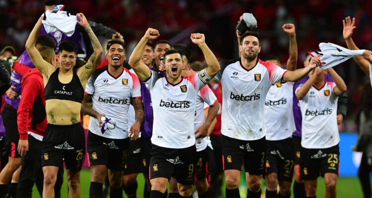 Melgar sorprendió a Internacional por la Sudamericana